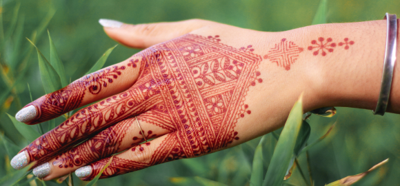 A beautiful henna bride with flowers